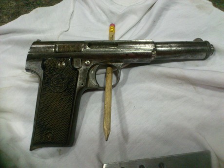 Hola,acabo de adquirir una astra 400 en la subasta de mi zona y tengo una duda,esta pistola no tiene ningun 40