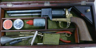 Hablando con un amigo me dice que Colt fabrico un revolver de avancarga sobre 1850  del calibre .22. ¿Alguien 60