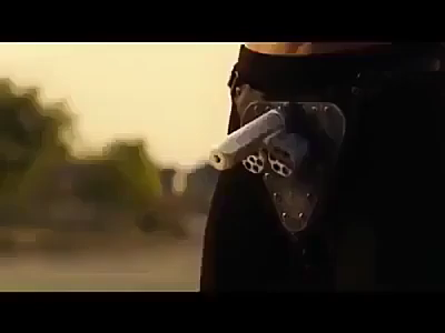 Ayuda!!!! 

No se que armas son estas ni donde se compra el soporte donde van montadas!!!! 

Os pongo 01