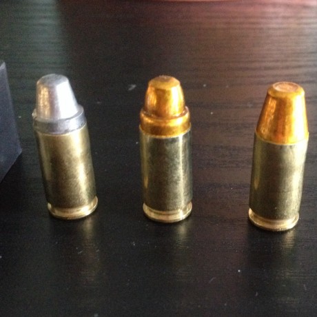 Hola a todos compañeros.
voy a empezar a recargar 9mm para mi Sig 210-5 target de 6" ( la suiza ojo!!, 40