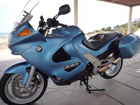 Buenas.

He abierto este post para que todos los foreros a los que nos van las motos podamos compartir 50