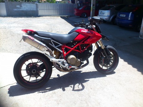 Buenas.

He abierto este post para que todos los foreros a los que nos van las motos podamos compartir 71