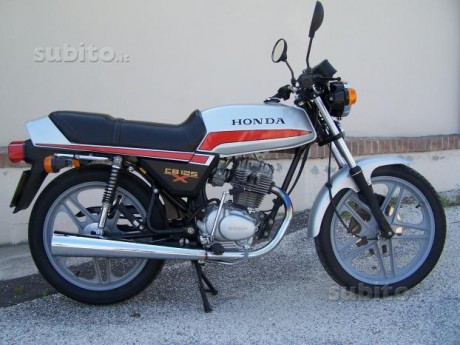 Buenas.

He abierto este post para que todos los foreros a los que nos van las motos podamos compartir 100