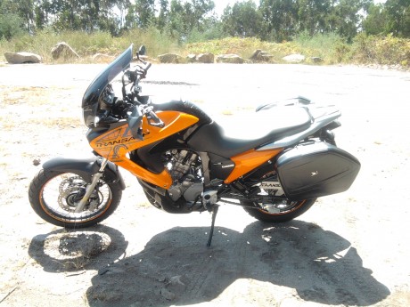 Buenas.

He abierto este post para que todos los foreros a los que nos van las motos podamos compartir 161