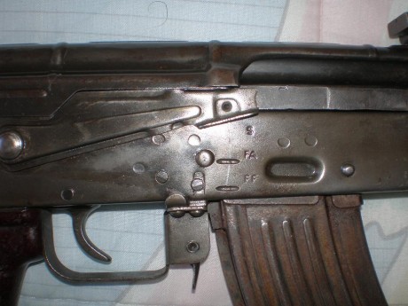  Автомат Калашникова образца 1947 года 
 Automatico Kalashnikov Modelo 1947  

Es sin duda, en la actualidad, 102