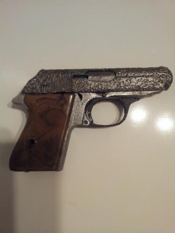 Hace unos días encontré por casualidad en una web extranjera un arma a la venta que hacía muchos años 60