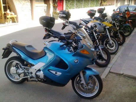Buenas.

He abierto este post para que todos los foreros a los que nos van las motos podamos compartir 20