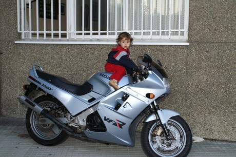 Buenas.

He abierto este post para que todos los foreros a los que nos van las motos podamos compartir 60