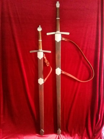 hola
quero presentarles dos espadas de corte que acaban de salir de mi taller.
espero que os guste.

un 02