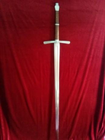 hola
quero presentarles dos espadas de corte que acaban de salir de mi taller.
espero que os guste.

un 00