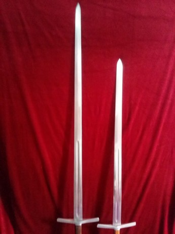hola
quero presentarles dos espadas de corte que acaban de salir de mi taller.
espero que os guste.

un 10