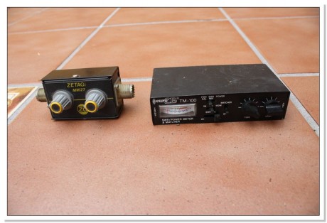 Hola a todos.
Vendo los objetos que se pueden ver en las fotos. Se trata de material para emisoras de 02