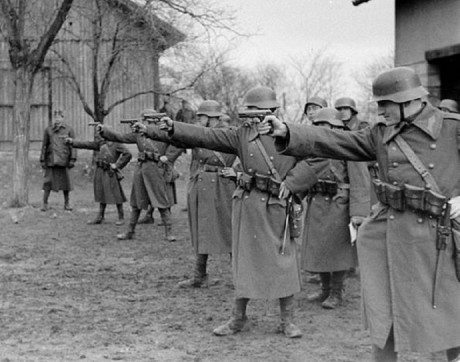 Hace unos días encontré por casualidad en una web extranjera un arma a la venta que hacía muchos años 100