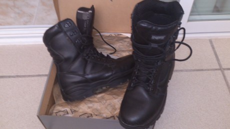 Hola, vendo botas Magnum Elite 900-8 con membrana Sympatex. Usadas un par de veces. Son una talla 44 y 00