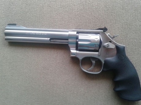 Hola
Casualmente me salió la foto de este revolver en el smith&wesson forum de los EEUU, un Holandés 12
