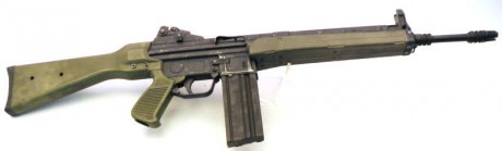 De como el ejército contrató con HK la fabricación del fusil de asalto y la pistola actuales.  
https://elpais.com/diario/1997/01/31/espana/854665213_850215.html