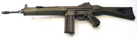 De como el ejército contrató con HK la fabricación del fusil de asalto y la pistola actuales.  
https://elpais.com/diario/1997/01/31/espana/854665213_850215.html