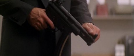 Compañeros,

En vista de las ganas de algunos (Elcafe, Wilcow, Vrakk, etc) por adivinar armas de películas 10