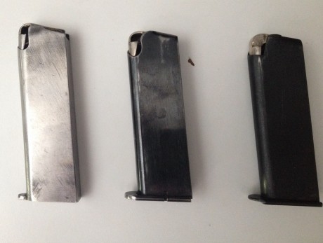 Hola a todos compañeros.
vendo estos 3 cargadores que no tengo ni idea a que modelo de pistola corresponden. 01