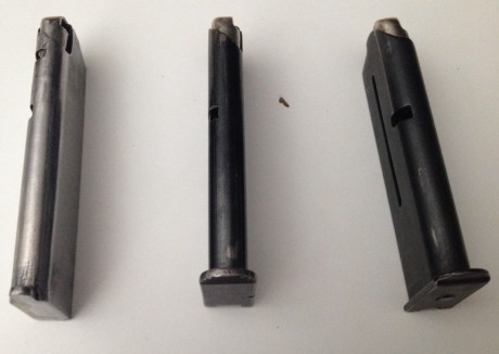 Hola a todos compañeros.
vendo estos 3 cargadores que no tengo ni idea a que modelo de pistola corresponden. 00