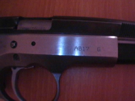 hola a todos

esta arma es de un socio de mi club. es una buena arma pero no sabemos que valor tendría 71