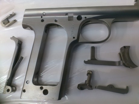 Hola,acabo de adquirir una astra 400 en la subasta de mi zona y tengo una duda,esta pistola no tiene ningun 22