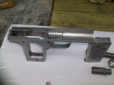 Hola,acabo de adquirir una astra 400 en la subasta de mi zona y tengo una duda,esta pistola no tiene ningun 30