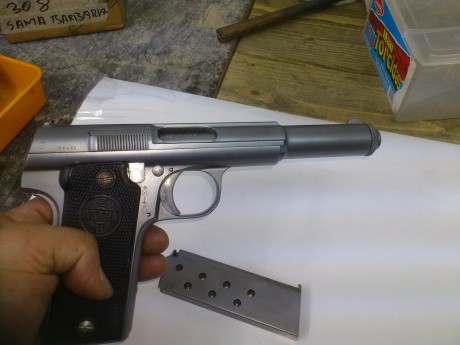 Hola,acabo de adquirir una astra 400 en la subasta de mi zona y tengo una duda,esta pistola no tiene ningun 40