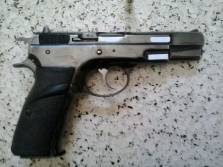 Hola, en la subasta de la GC me han adjudicado estas dos armas y solo puedo coger una con la F. ¿Cual 150