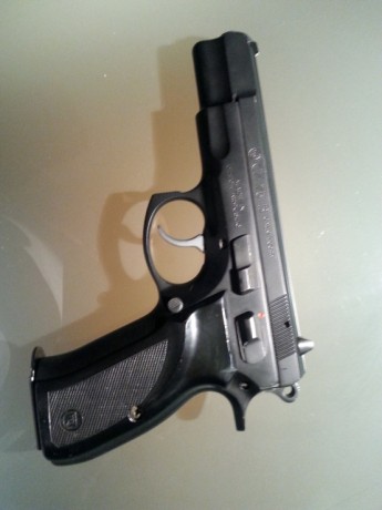 Pues eso, estoy interesando en cambiar mi CZ75B, arma ideal para comenzar en el IPSC, por pequeña Wlahter 01