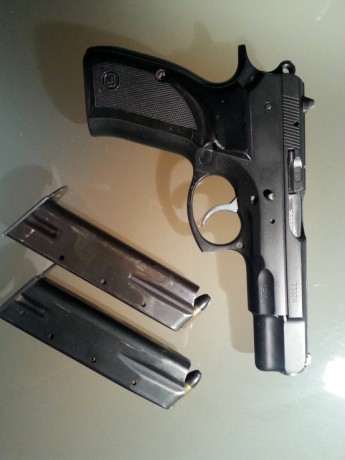 Pues eso, estoy interesando en cambiar mi CZ75B, arma ideal para comenzar en el IPSC, por pequeña Wlahter 00