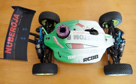 Un amigo que no se maneja con internet vende este coche radio control marca SOCIATES CON MOTOR NAVAROSSI 01