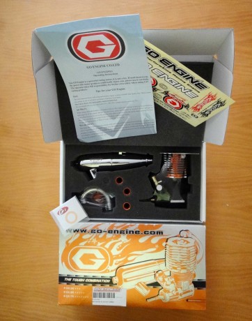 Un amigo que no se maneja con internet vende este coche radio control marca SOCIATES CON MOTOR NAVAROSSI 50