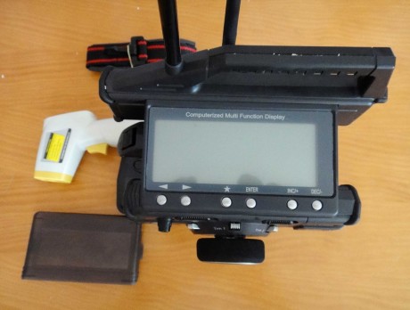 Un amigo que no se maneja con internet vende este coche radio control marca SOCIATES CON MOTOR NAVAROSSI 60