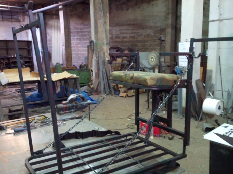 Vendo un Treestand artesanal, perfecto, muy cómodo y seguro, sin estrenar, la base para ponerse de pie 00