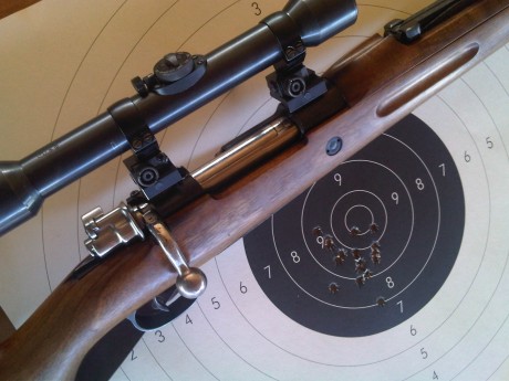 Muy buenas,

Ha caido en mis manos un Mauser Coruña en un estado excelente, sin disparar diría yo, conserva 30