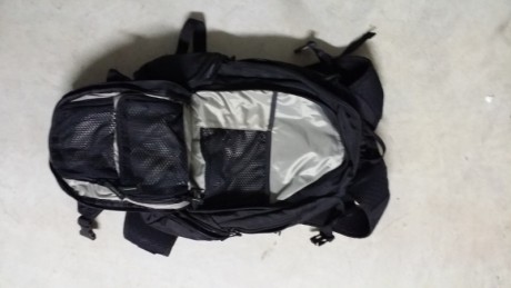 Cambio estas 3 mochilas, la negra y la azul están absolutamente nuevas, no se han usado jamás, la verde 00