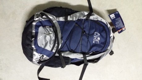 Cambio estas 3 mochilas, la negra y la azul están absolutamente nuevas, no se han usado jamás, la verde 12