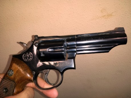 Vendo revolver, buen estado, pavón impecable, precio 150 euros,  guiado en A. 02