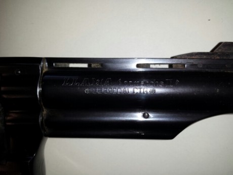 Vendo revolver, buen estado, pavón impecable, precio 150 euros,  guiado en A. 00