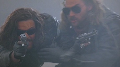 Compañeros,

En vista de las ganas de algunos (Elcafe, Wilcow, Vrakk, etc) por adivinar armas de películas 20