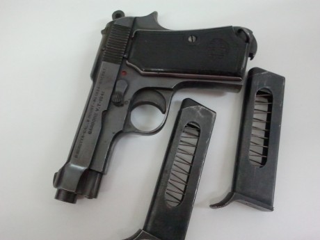 Hola!
Se trata de una pistola del calibre 9 corto, solo guiable en A o en B, ya que no da los 13 centímetros 01