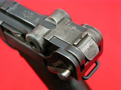 Hola a todos, soy nuevo en él foro y me gustaría que algún experto opinase sobre la luger que tengo en 32