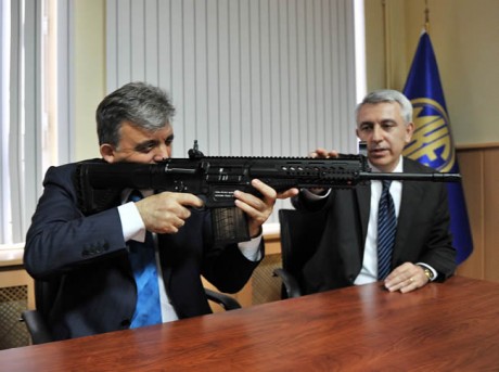Creo que escribo por vez primera en el apartado militar, lo que es sorprendente, ya que se trata de mi 90