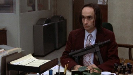 Compañeros,

En vista de las ganas de algunos (Elcafe, Wilcow, Vrakk, etc) por adivinar armas de películas 40