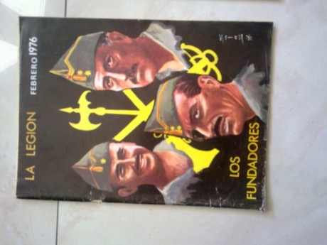 Se venden 15 numeros de la revista Franco y cinco numeros de la revista de la Legión(caso de comprar el 01