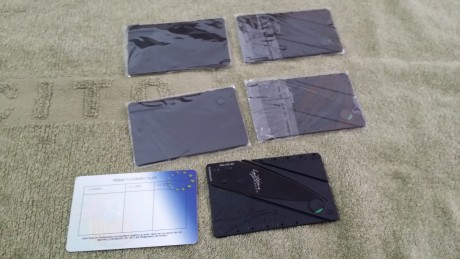 Hola compañeros,pongo en venta unas tarjetas navaja nuevas a estrenar,la que esta abierta es la mia,para 00