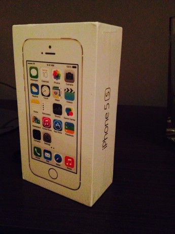 Vendo  Iphone 5 S, nuevo a estrenar, no esta abierta la caja. Es de la compañía  Vodafone.
 Solo esta 11