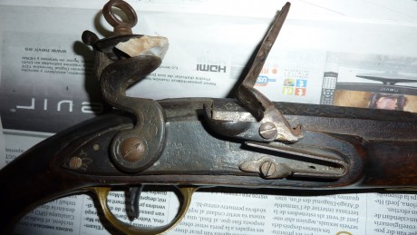 Hola, buenos dias a todos. Quisiera saber a ver si me podiais informar sobre esta pistola. Salió en una 70