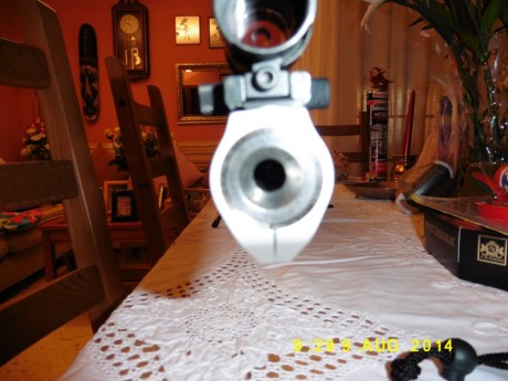 Hola, vendo este rifle por no usar. Pido 900 euros más portes. Adjunto fotografías. Si alguno quiere alguna 01